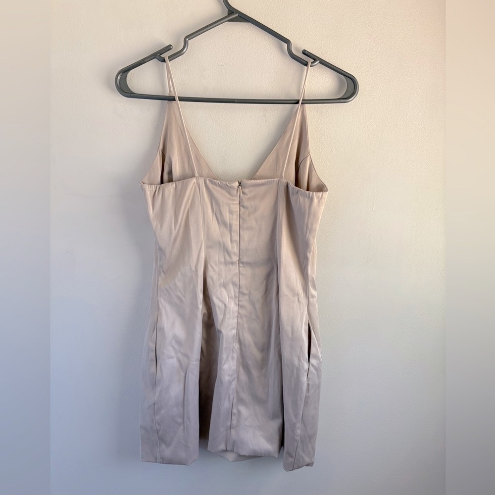 Beige dress - Picture 2 of 6